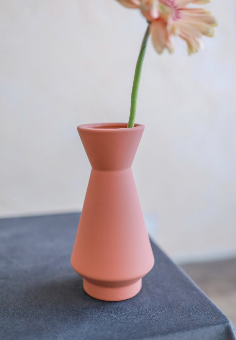 豆沙色磨砂陶瓷花瓶